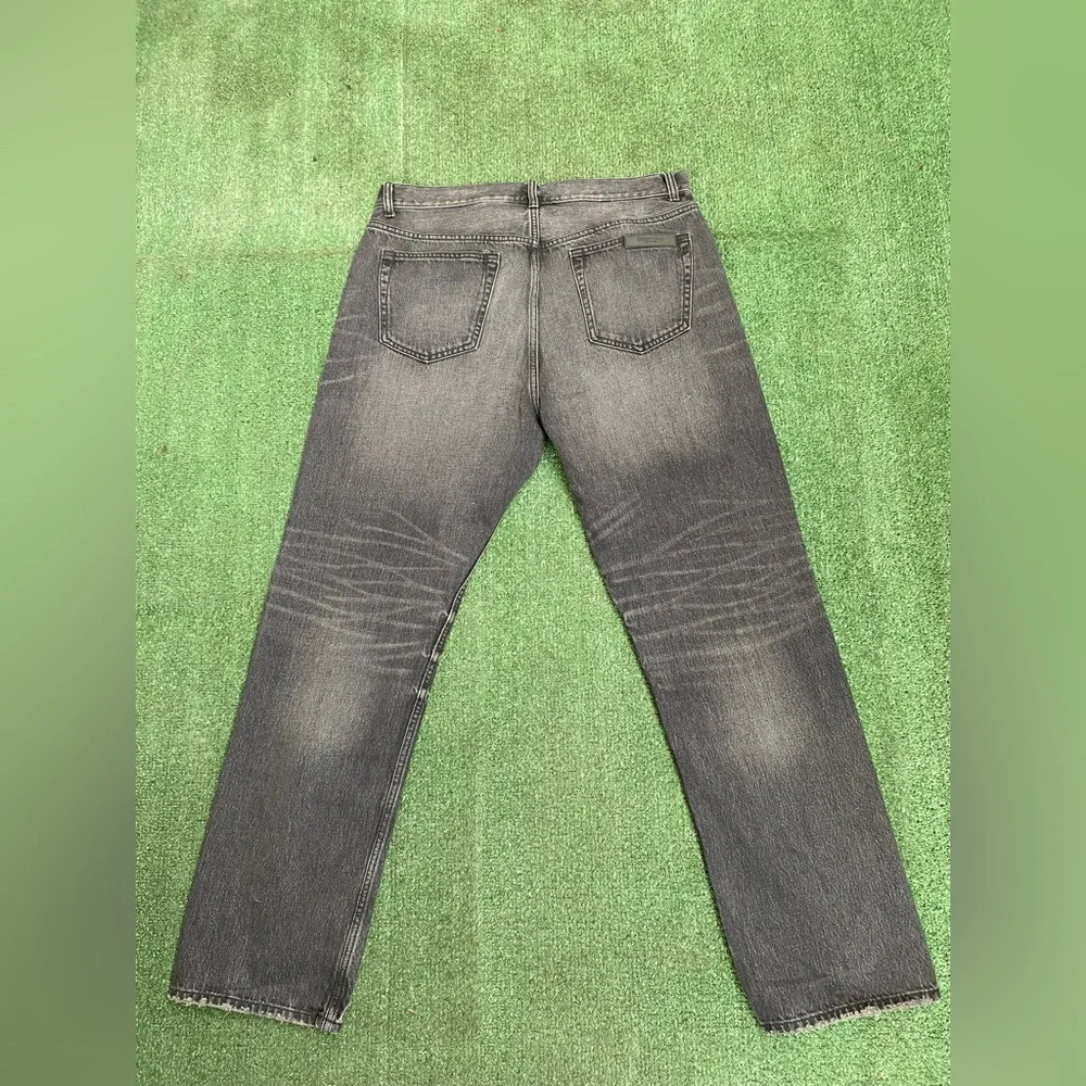 Essentials Jeans - Picture 3 of 4